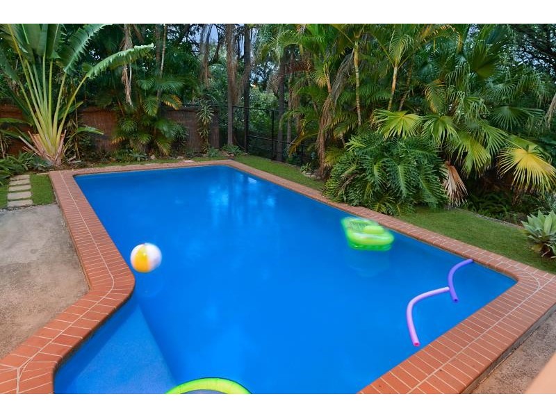 15 Rutherford Street, Stafford Heights QLD 4053