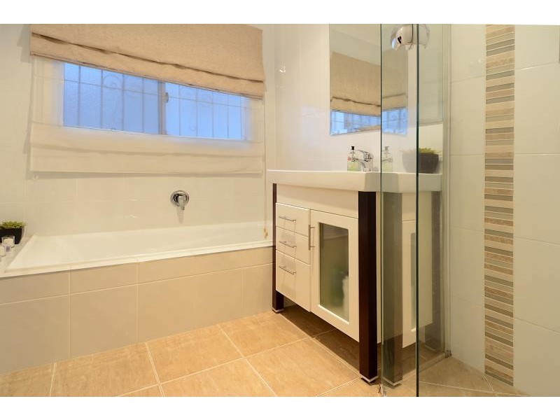 15 Rutherford Street, Stafford Heights QLD 4053