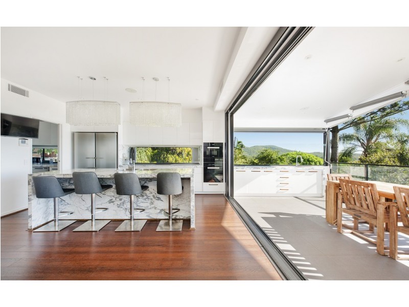 19 Coopers Camp Road, Bardon QLD 4065