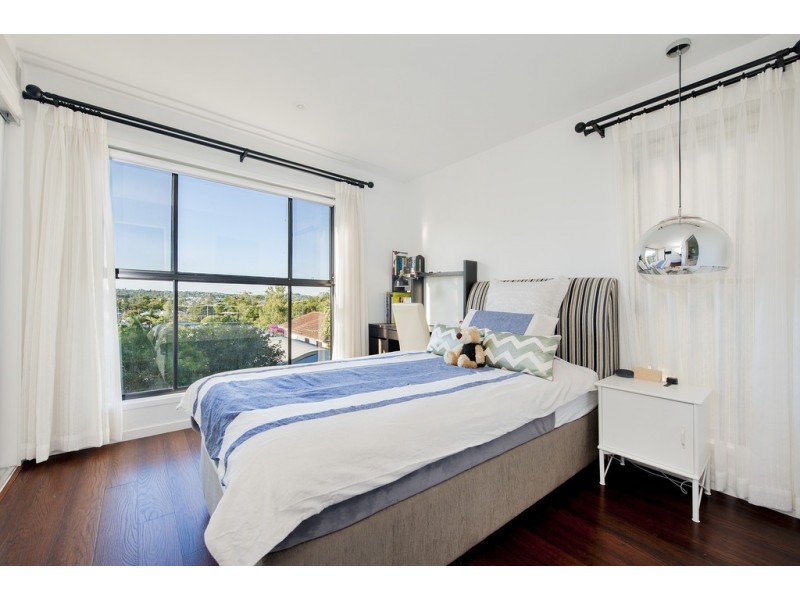 19 Coopers Camp Road, Bardon QLD 4065