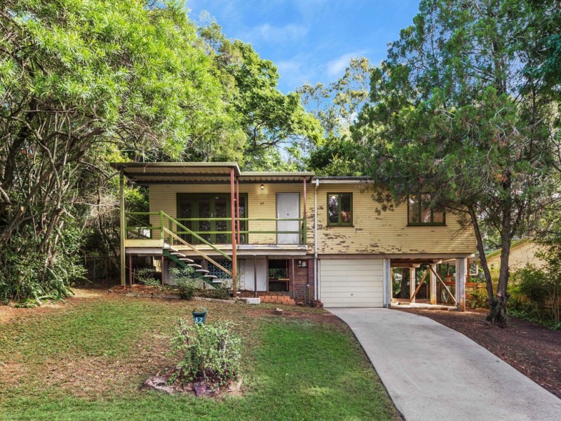 37 Currong Street, Kenmore QLD 4069