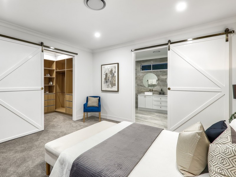 11 Rosewood Street, Bardon QLD 4065