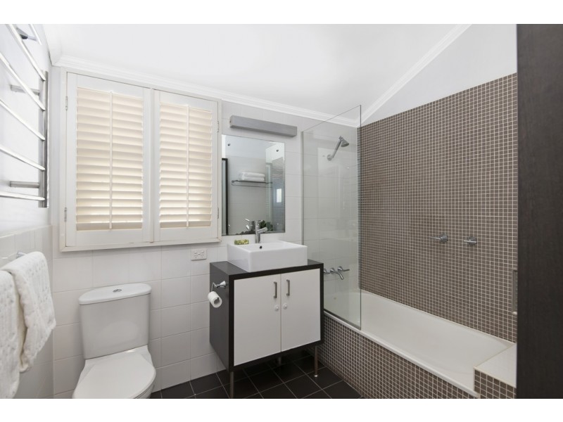 17 Ella Street, Red Hill QLD 4059