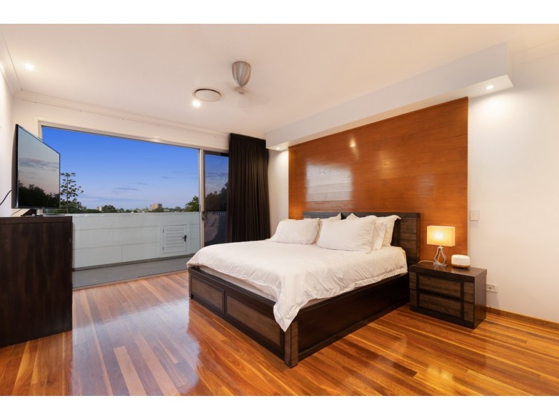 55 Taringa Parade, Indooroopilly QLD 4068