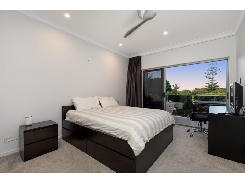 55 Taringa Parade, Indooroopilly QLD 4068