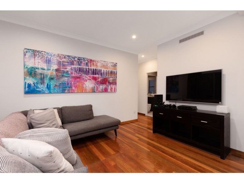 55 Taringa Parade, Indooroopilly QLD 4068