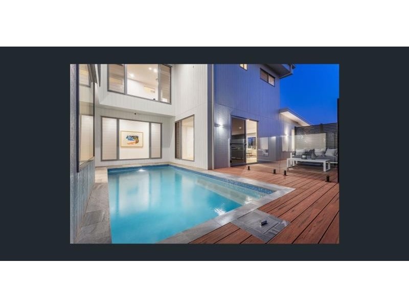 32 King Arthur Terrace, Tennyson QLD 4105