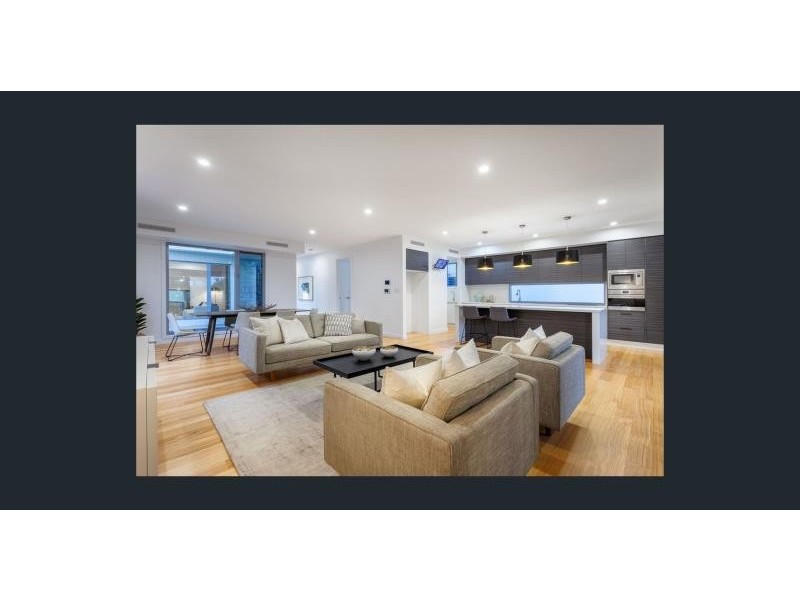 32 King Arthur Terrace, Tennyson QLD 4105