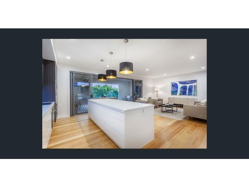 32 King Arthur Terrace, Tennyson QLD 4105