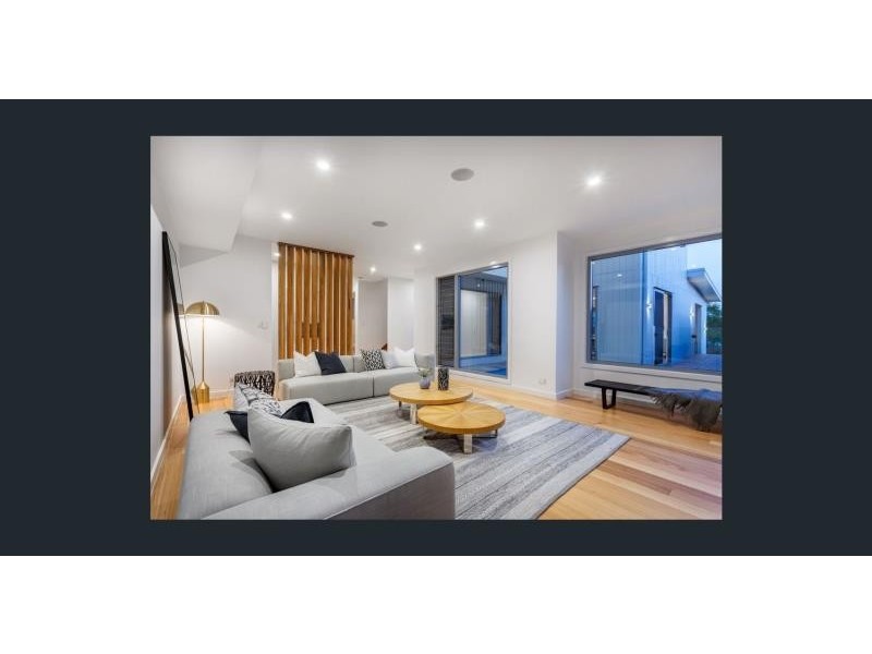 32 King Arthur Terrace, Tennyson QLD 4105