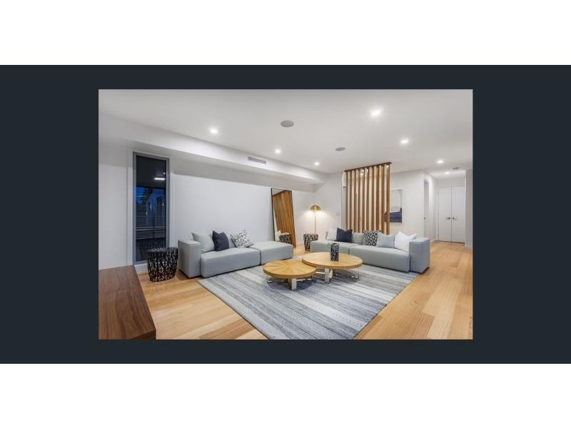 32 King Arthur Terrace, Tennyson QLD 4105