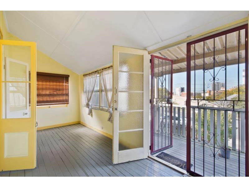 55 Heussler Tce, Milton QLD 4064