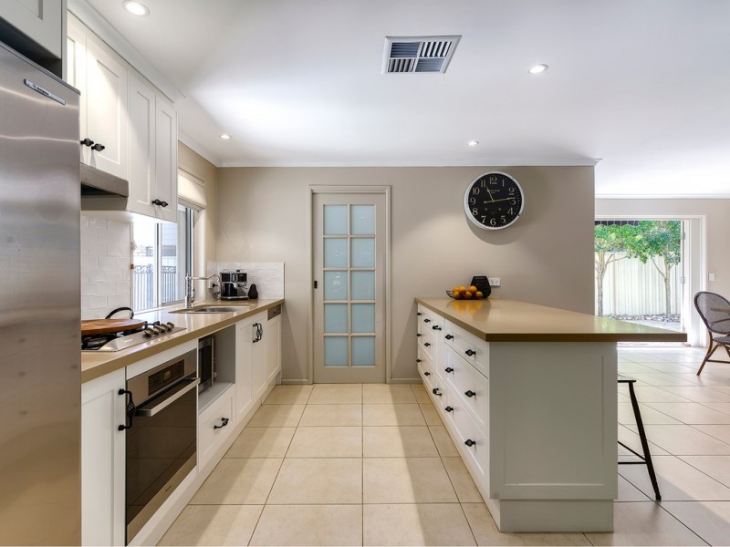 11 Kiriwina Street, Fig Tree Pocket QLD 4069