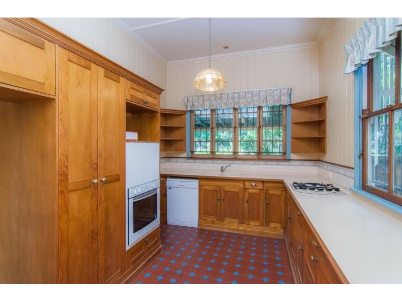 8 Broadway St, Red Hill QLD 4059