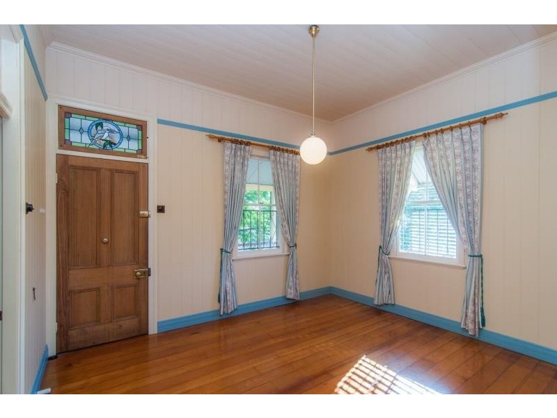 8 Broadway St, Red Hill QLD 4059