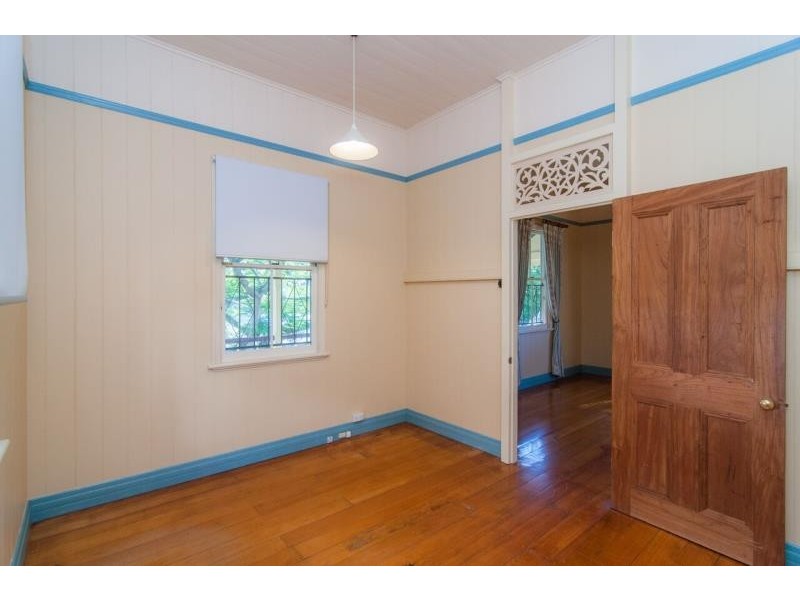 8 Broadway St, Red Hill QLD 4059