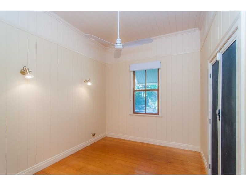 8 Broadway St, Red Hill QLD 4059