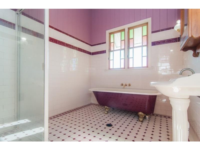 8 Broadway St, Red Hill QLD 4059