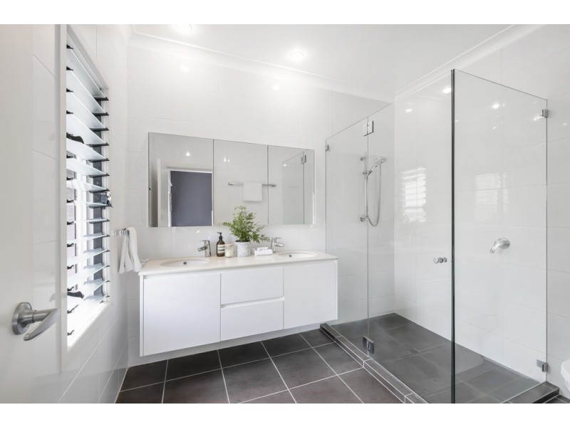 108 Fletcher Parade, Bardon QLD 4065