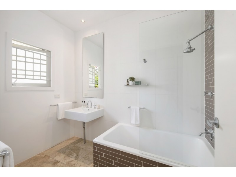 108 Fletcher Parade, Bardon QLD 4065