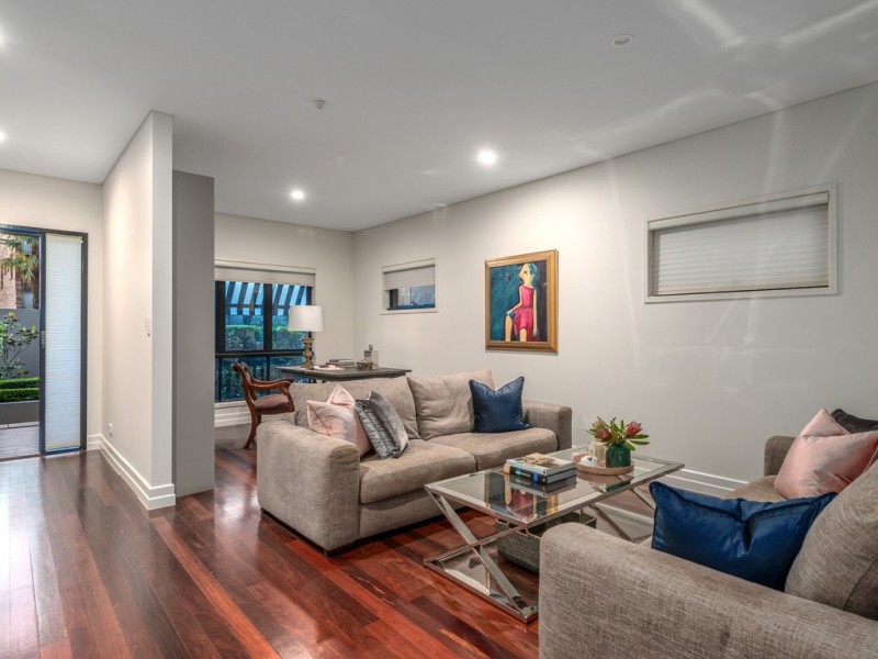 15 Wellington Road, Red Hill QLD 4059