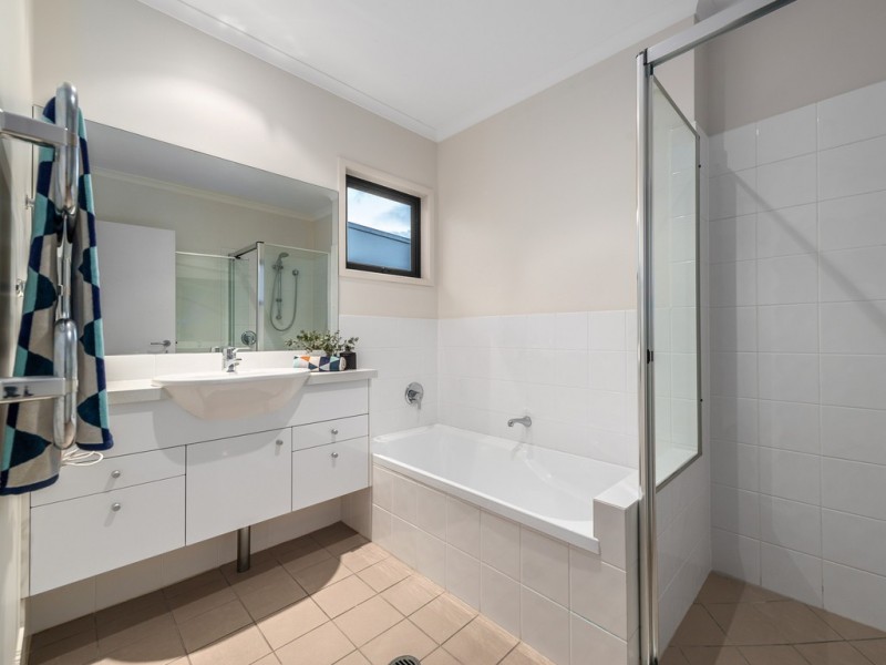 15 Wellington Road, Red Hill QLD 4059