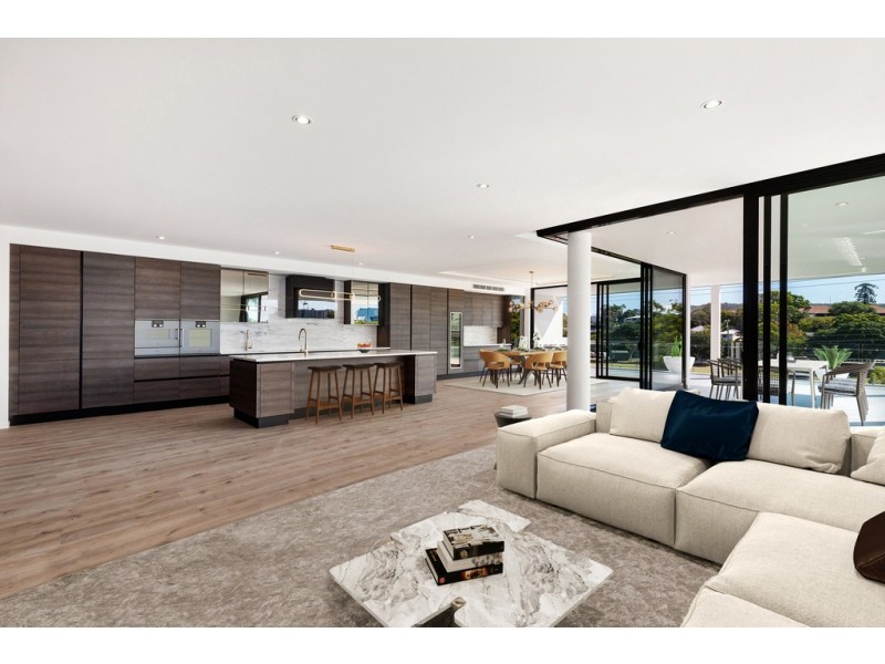 8 Prospect Terrace, St Lucia QLD 4067