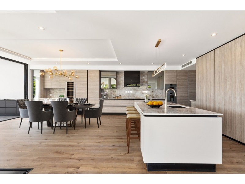 8 Prospect Terrace, St Lucia QLD 4067