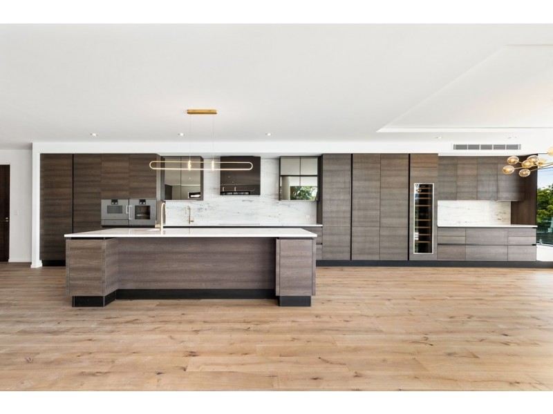 8 Prospect Terrace, St Lucia QLD 4067