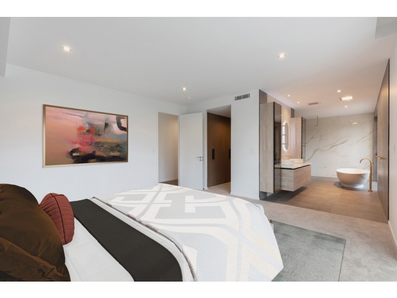 8 Prospect Terrace, St Lucia QLD 4067