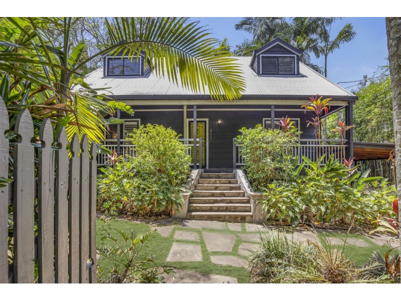 8 Rosalie Street, Bardon QLD 4065