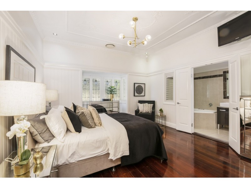 2 Glenlyon Drive, Ashgrove QLD 4060