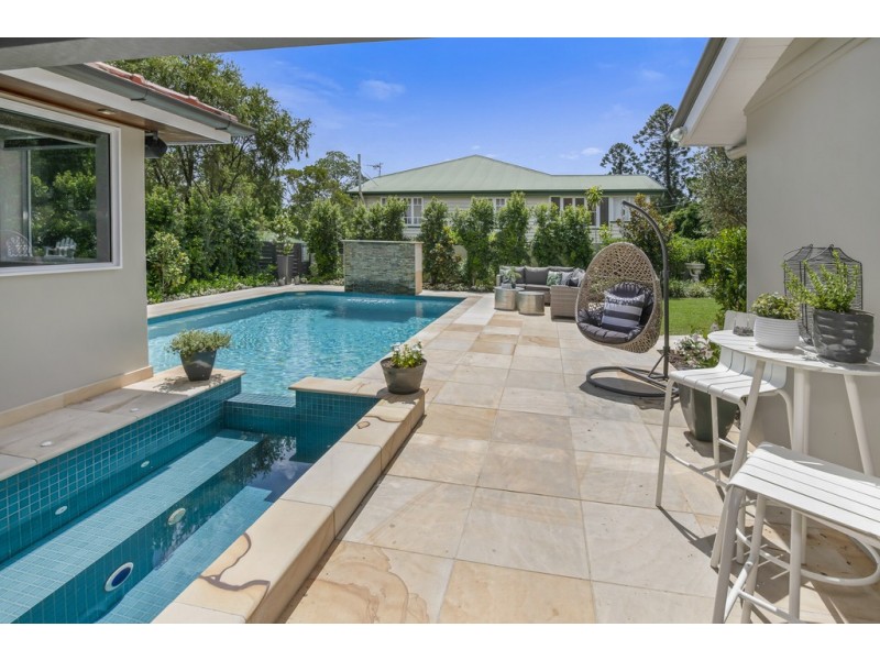 2 Glenlyon Drive, Ashgrove QLD 4060