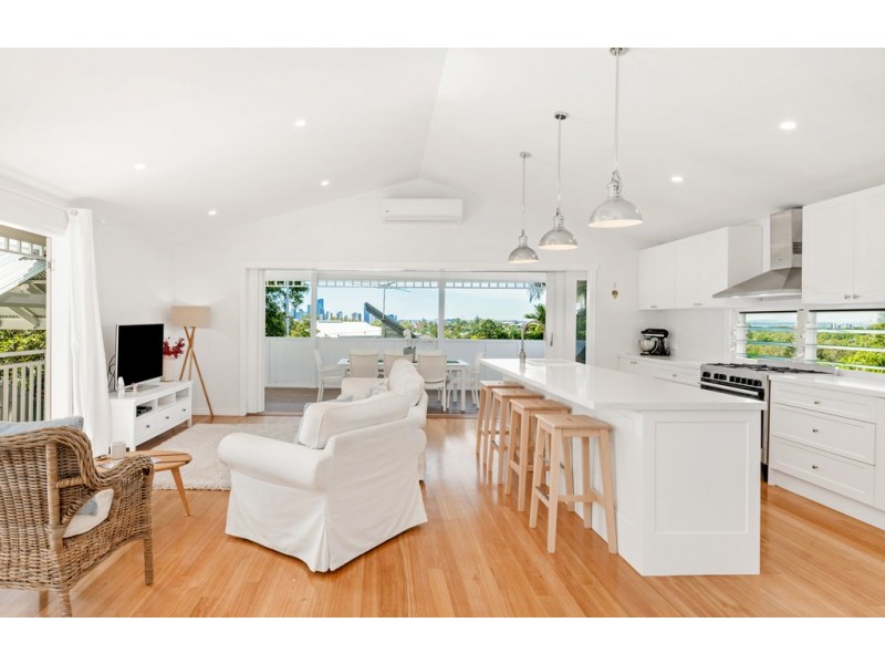 2 Stuartholme Road, Bardon QLD 4065