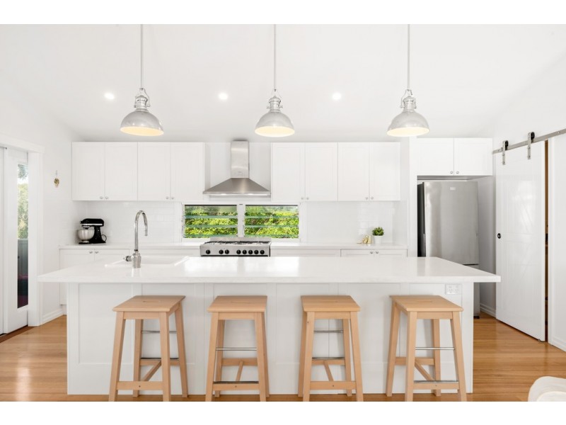 2 Stuartholme Road, Bardon QLD 4065