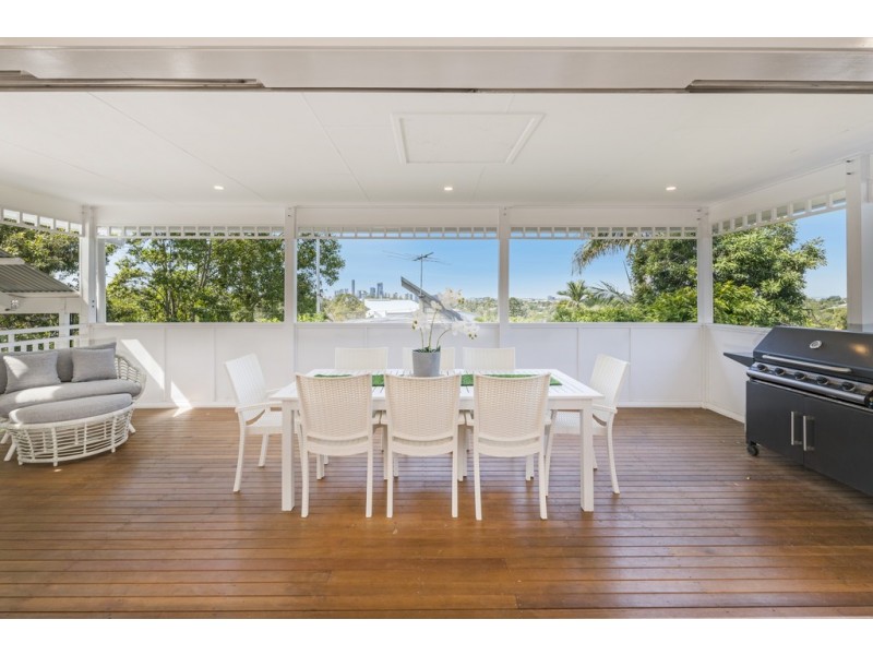 2 Stuartholme Road, Bardon QLD 4065