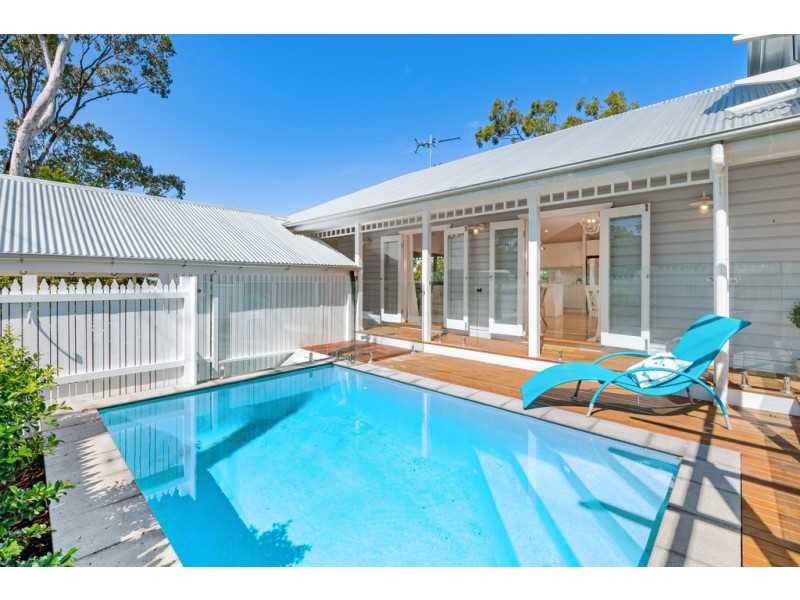 2 Stuartholme Road, Bardon QLD 4065