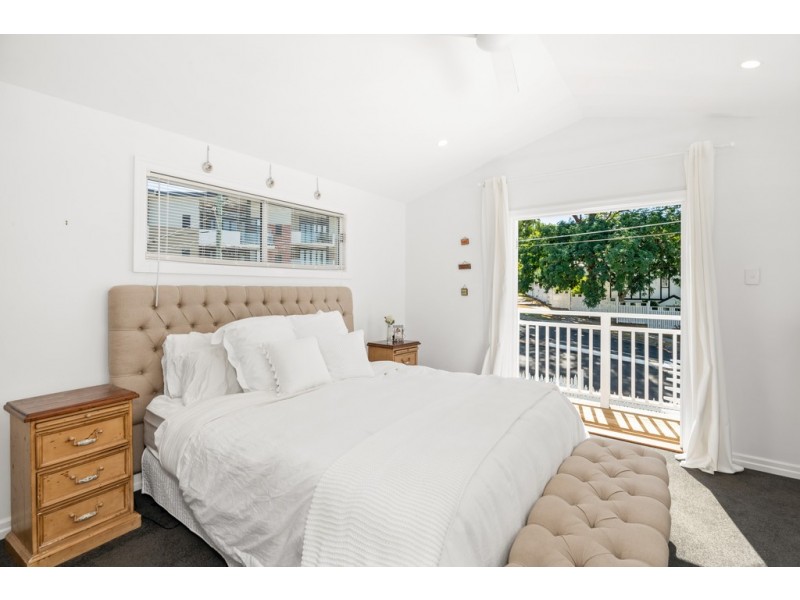 2 Stuartholme Road, Bardon QLD 4065