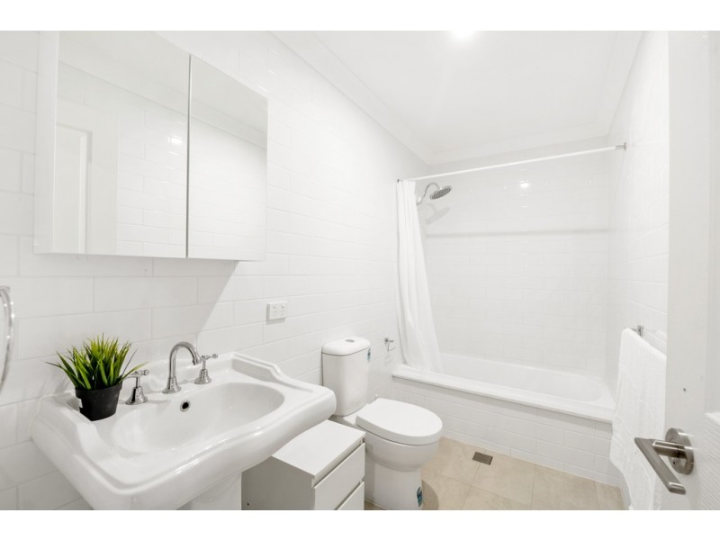 2 Stuartholme Road, Bardon QLD 4065