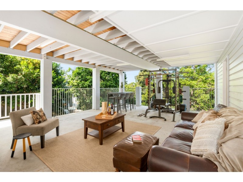 2 Stuartholme Road, Bardon QLD 4065