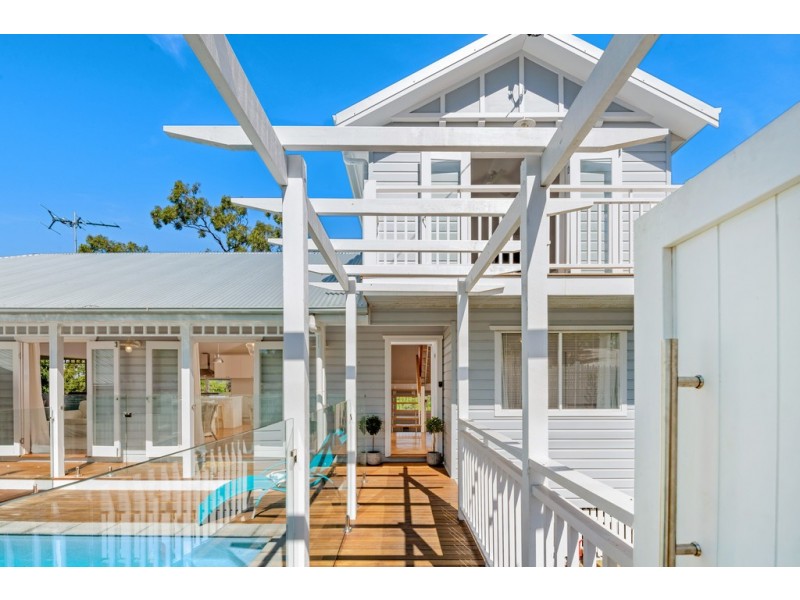 2 Stuartholme Road, Bardon QLD 4065