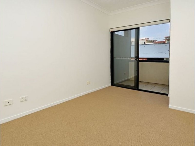 4/120 Commercial Road, Teneriffe QLD 4005