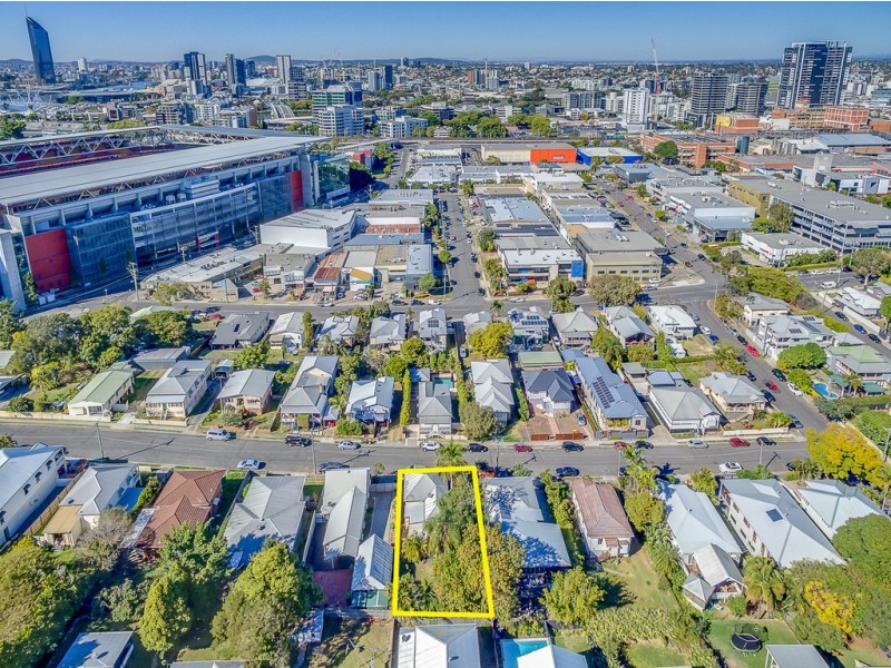 17 Blaxland Street, Milton QLD 4064