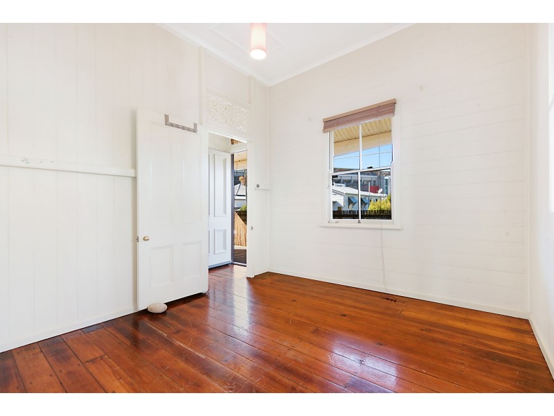 17 Blaxland Street, Milton QLD 4064