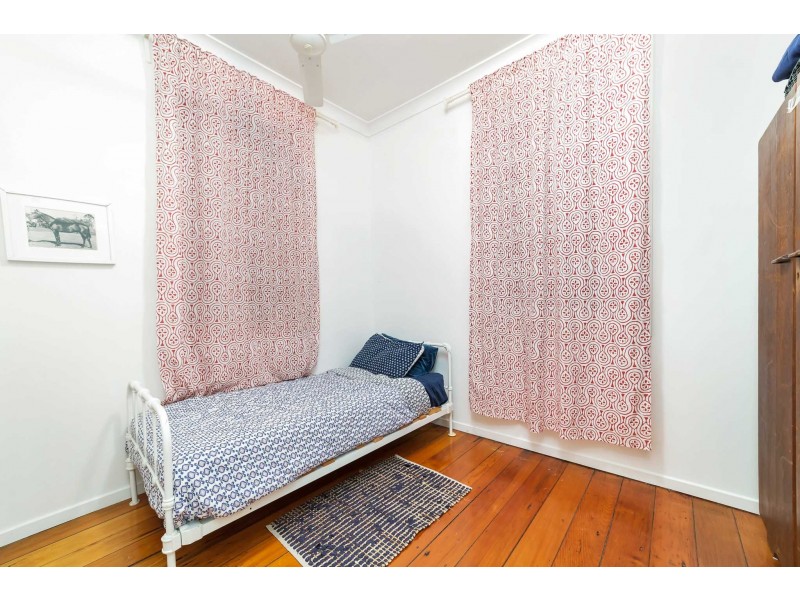 10 Young, Milton QLD 4064