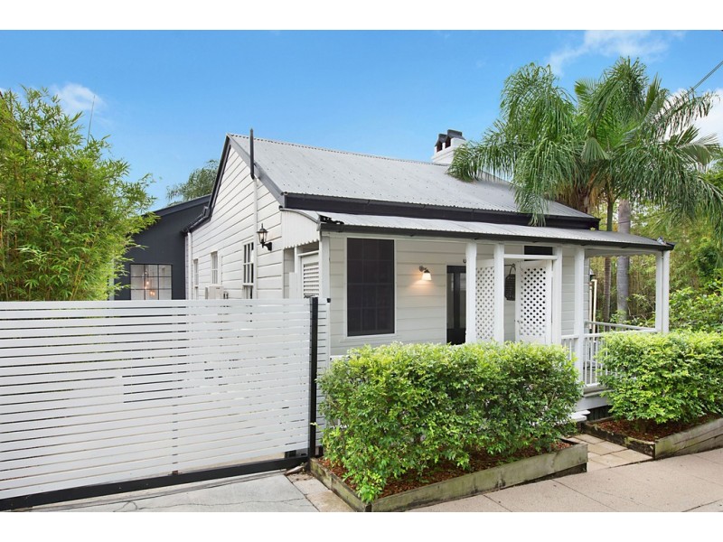 10 Young, Milton QLD 4064
