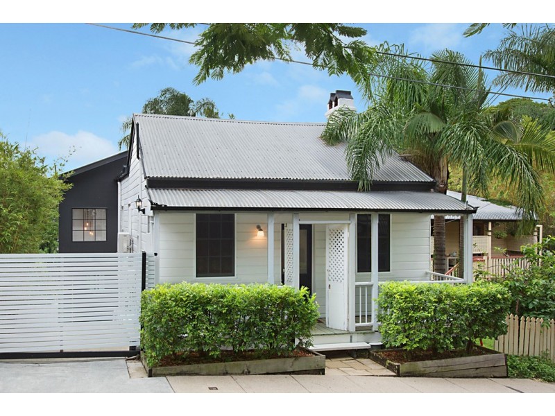 10 Young, Milton QLD 4064