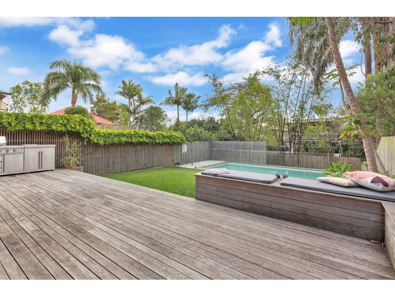 10 Young, Milton QLD 4064