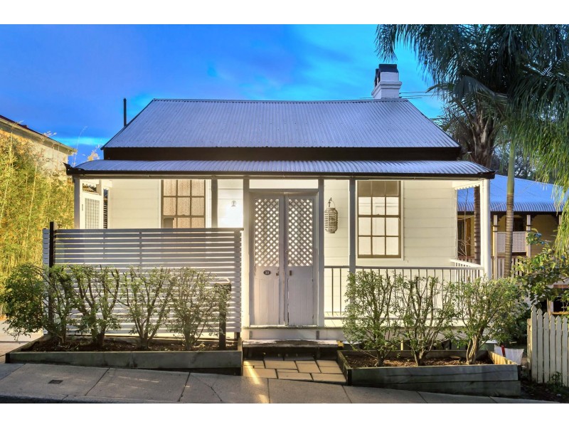 10 Young, Milton QLD 4064