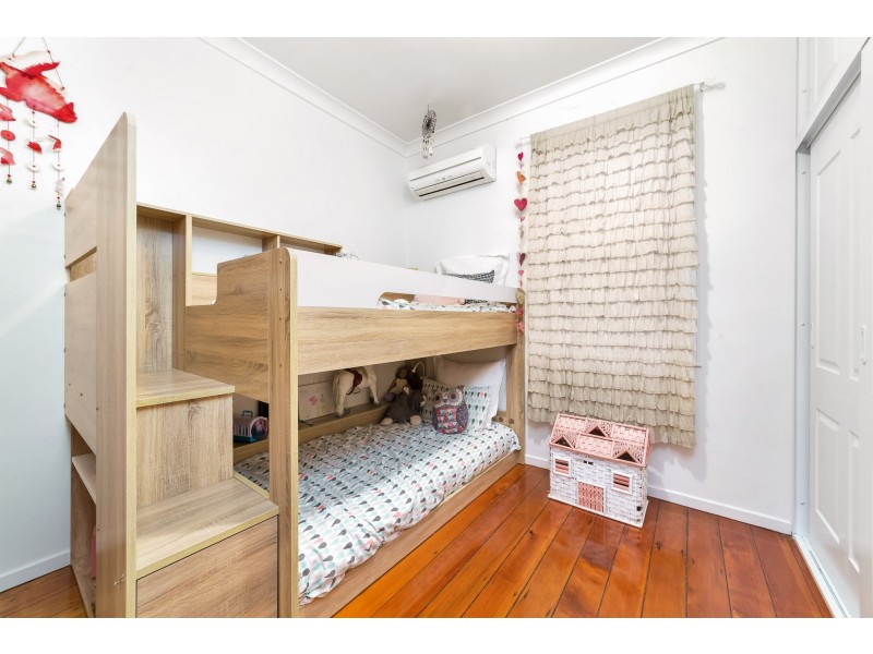 10 Young, Milton QLD 4064